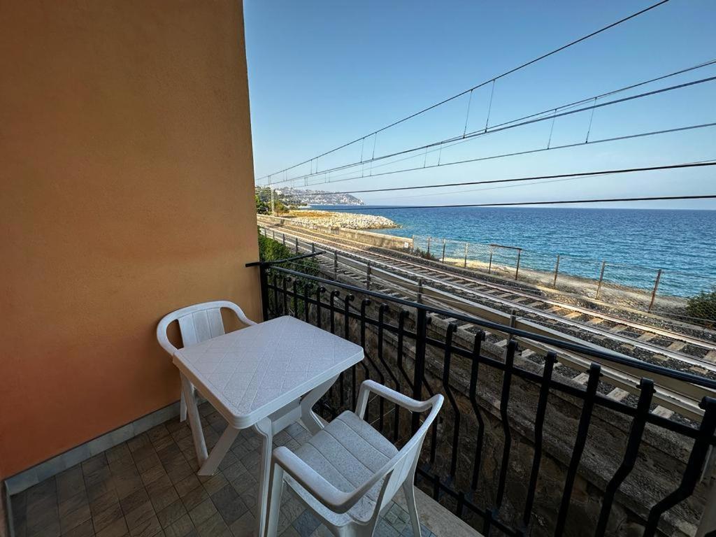 Апартаменты La Via Sul Mare Бордигера Экстерьер фото