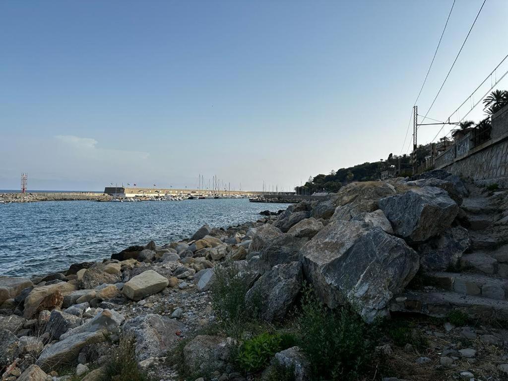 Апартаменты La Via Sul Mare Бордигера Экстерьер фото